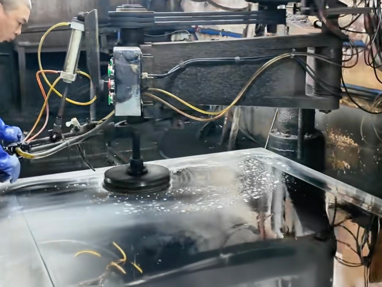 Mirror polishing process on stainless steel sheet